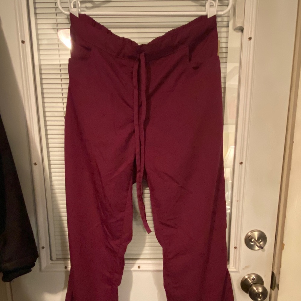 Medium Women’s Grey’s Anatomy scrub pants